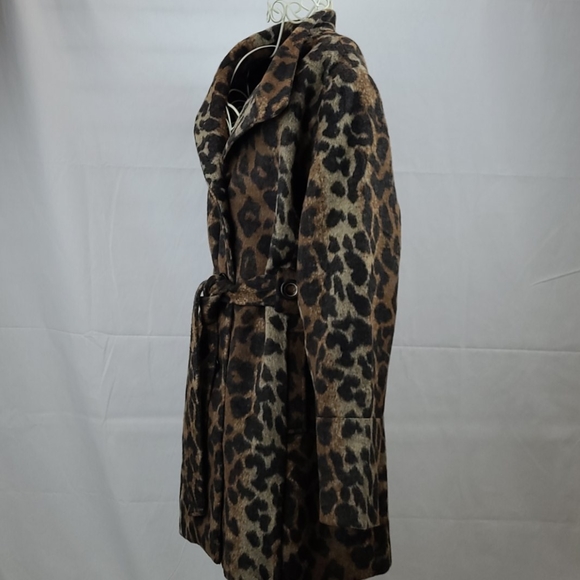 Beautiful Leopard Print Coat - Picture 3 of 7